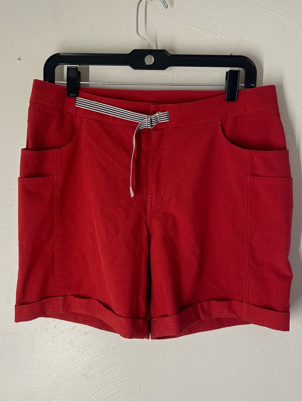Zyia Active Shorts Womens Large Not Just A Trail Red Belted Cuffed Performance